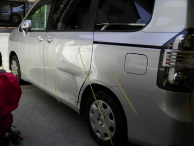 トヨタ・ボクシーのドア交換、板金塗装